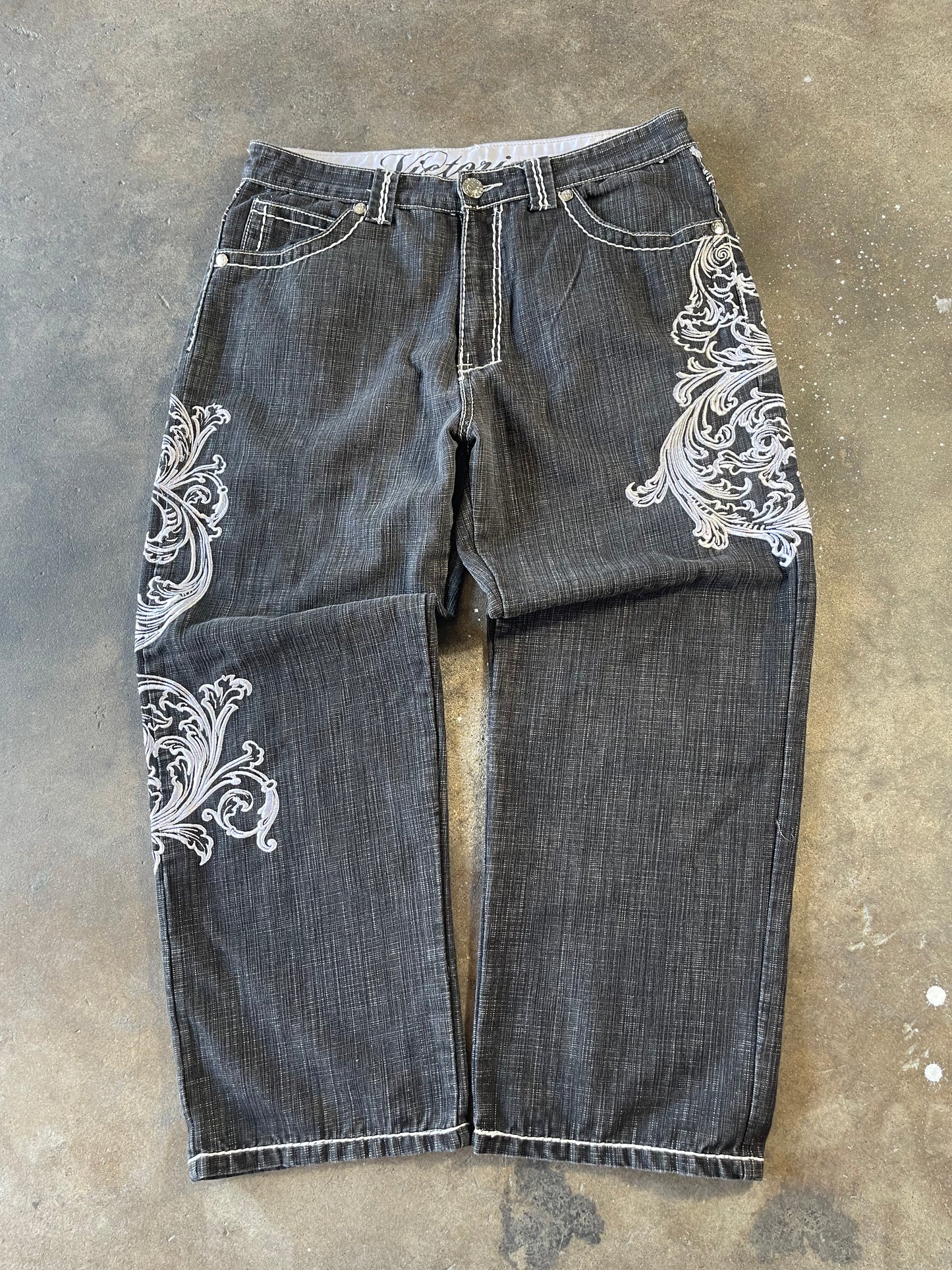 00’s Victorious Embroidered Jeans 36x30