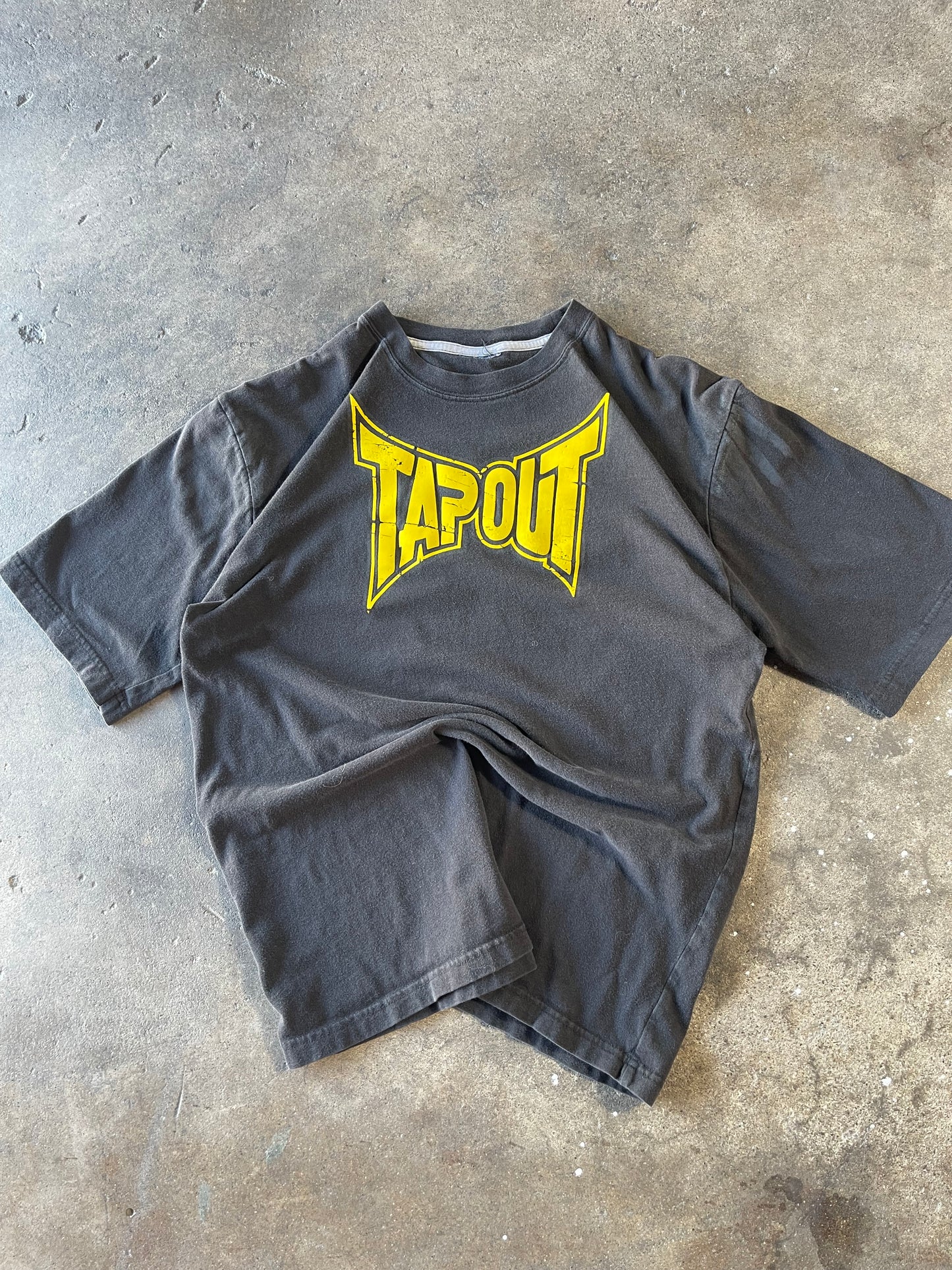 00’s Black n Yellow Tapout Shirt Large