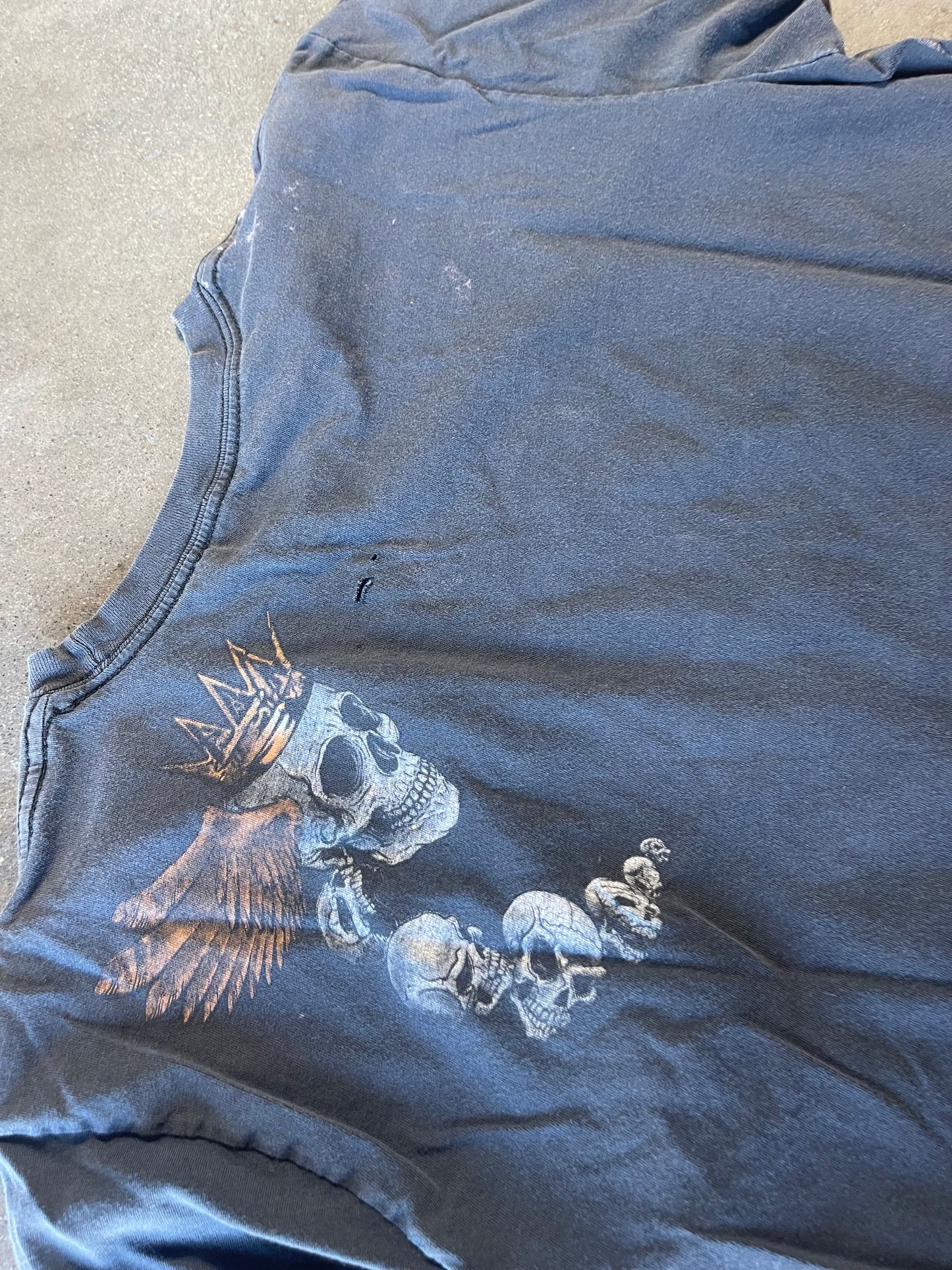 Skull King Sun Faded Distressed T Medium