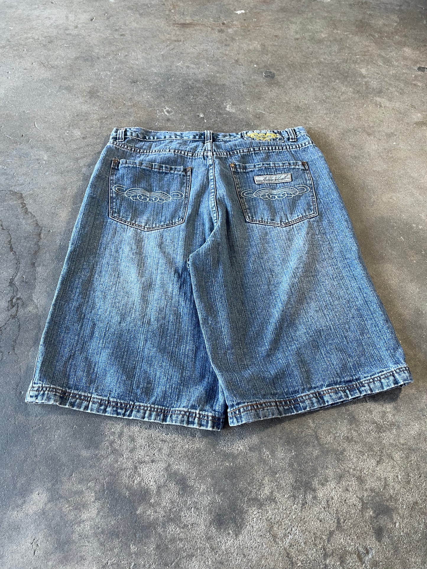 Washed Big Baggy Embroidery Jorts 38